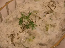 Yoğurtlu Salatalık Salatası