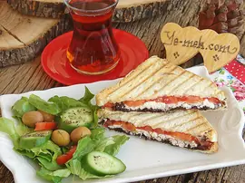 Zeytin Ezmeli Akdeniz Tostu