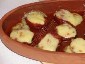 Güveçte Kaşarlı Sucuk