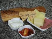 Salamlı ve Kuru Domatesli Ekmek Pizzası