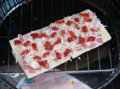 Salamlı ve Kuru Domatesli Ekmek Pizzası