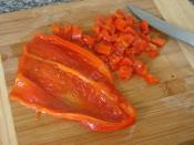 Yeşillikli Közlenmiş Kırmızı Biber Salatası