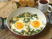 Sahanda Ispanaklı Peynirli Yumurta