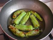 Domates Soslu Köy Biberi Kızartması