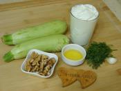 Yoğurtlu Çiğ Kabak Salatası