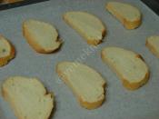 Fırında Kaşarlı Ekmek Dilimleri