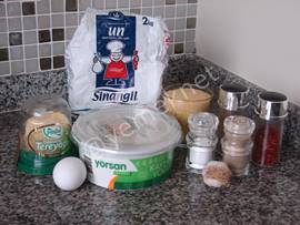 Bulgur Köftesi (Yoğurt Soslu)