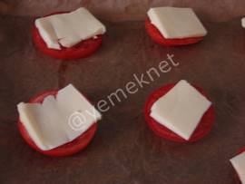 Fırında Kaşarlı Domates