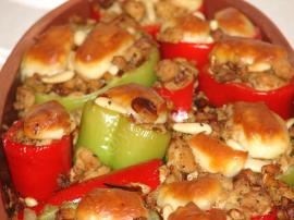 Güveçte Kremalı Tavuk Dolması (Ceviz, Badem ve Çam Fıstıklı)