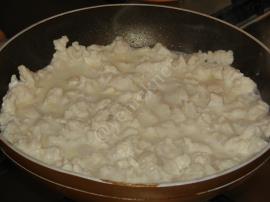 Güveçte Kremalı Tavuk Dolması (Ceviz, Badem ve Çam Fıstıklı)