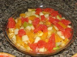 Kremalı Meyve Salatası (Greyfurt Çanağında)