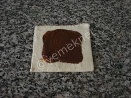 Çikolatalı Kruvasan (Milföy Hamuru İle)