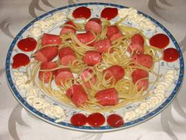 Spagetti Çubuklarında Sosisli Makarna