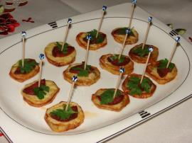 Fırında Sucuklu Patates Kanepeleri