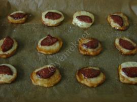 Fırında Sucuklu Patates Kanepeleri