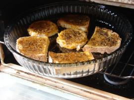 Zeytinyağlı Çeşnili Fırında Ekmek Dilimleri