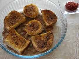 Zeytinyağlı Çeşnili Fırında Ekmek Dilimleri