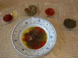 Zeytinyağlı Çeşnili Fırında Ekmek Dilimleri