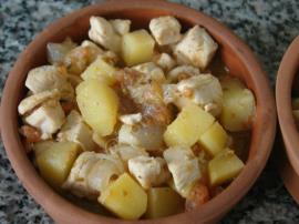 Güveçte Patatesli Tavuk