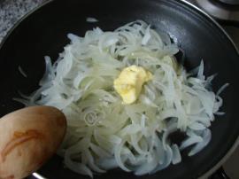 Kremalı Soğanlı Yumurta