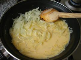 Kremalı Soğanlı Yumurta