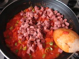 Sucuklu Domatesli Makarna