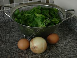 Güveçte Yumurtalı Ispanak