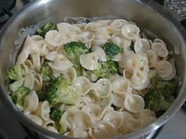 Kremalı Brokolili Makarna