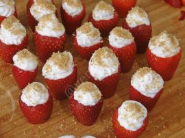 Bisküvili Şantili Çilek