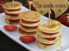 Çilekli Mini Pankek