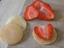 Çilekli Mini Pankek