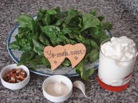 Yoğurt Soslu Ispanak Salatası