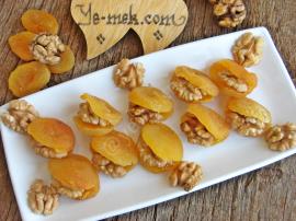 Hurma With Almond Dried Apricots With Walnut Recipe