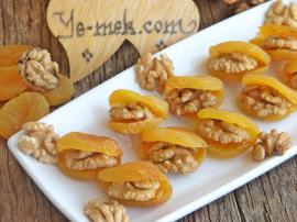 Hurma With Almond Dried Apricots With Walnut Recipe