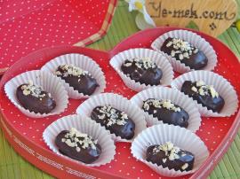 Bademli Çikolatalı Hurma Tatlısı