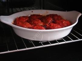 Fırında Domates Soslu Kaşarlı Köfte