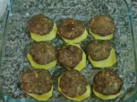 Fırında Kaşarlı Köfte Ve Patates