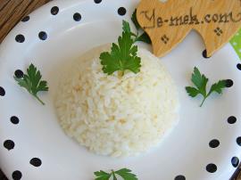 Sade Pirinç Pilavı