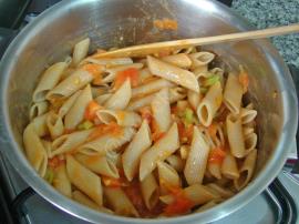 Domates Soslu Kepekli Makarna