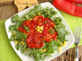 Közlenmiş Kırmızı Biberli Semizotu Salatası Nasıl Yapılır?