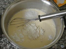 Çilek Soslu Muhallebi