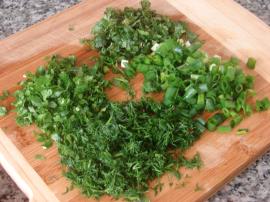 Yeşillikli Közlenmiş Kırmızı Biber Salatası