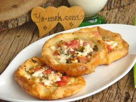 Domatesli Peynirli Ev Pidesi