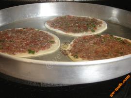 Ev Usulü Kıymalı Lahmacun