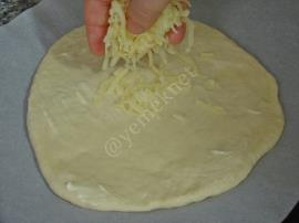 Mantarlı Kaşarlı Ev Pidesi