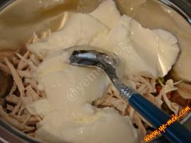 Sebzeli Yoğurtlu Tavuk Salatası