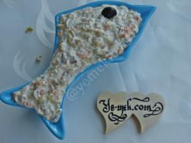 Sebzeli Yoğurtlu Tavuk Salatası