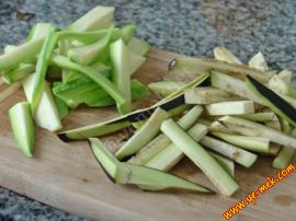 Sebzeli Yoğurtlu Tavuk Salatası