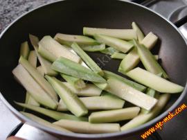 Sebzeli Yoğurtlu Tavuk Salatası