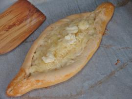 Tereyağlı Kaşarlı Ev Pidesi